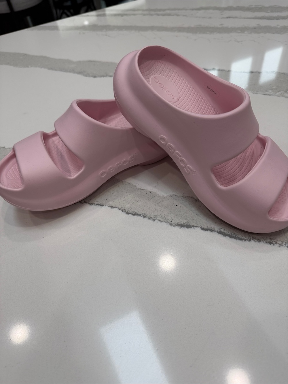 OOFOS Light Pink Recovery Slide Clogs